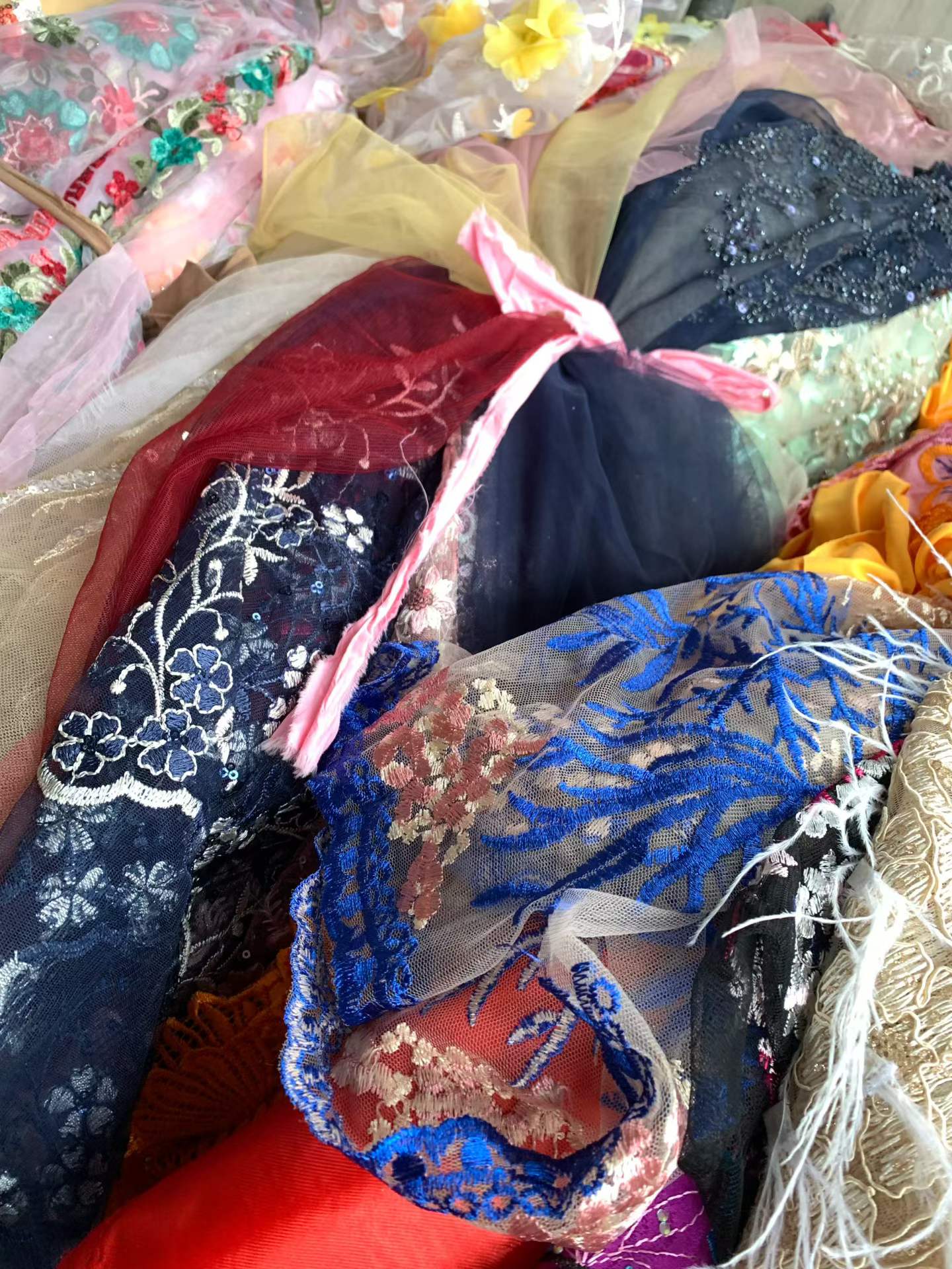 重磅立体刺绣棉布碎料 | 散装适用于服装、工艺品和缝纫项目