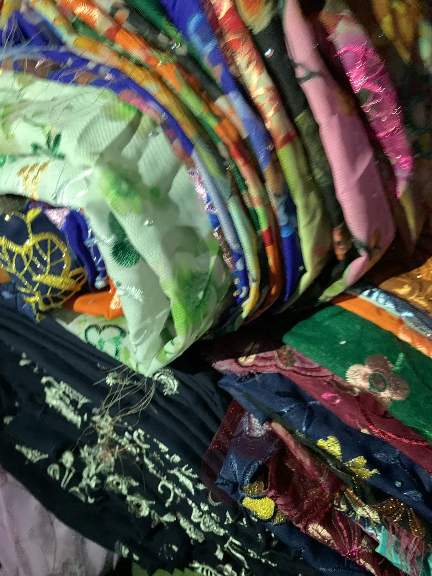 刺绣样品面料 | 雪纺和涤棉，适用于连衣裙、领口和工艺品