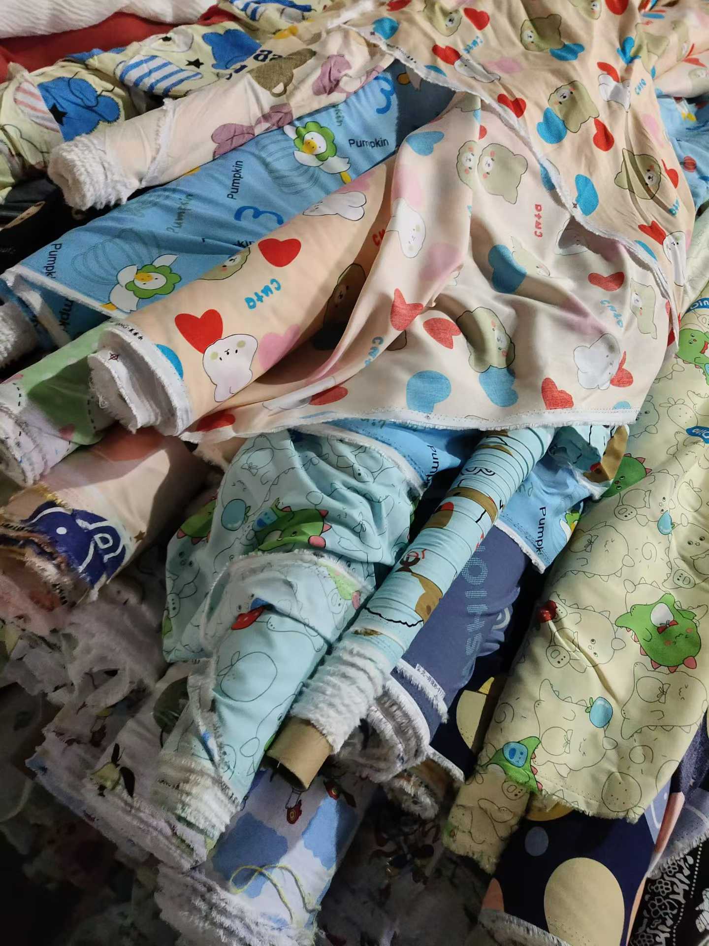 Wholesale Kids Cotton Fabric Stocklot | Soft Floral Fabric for Children’s Wear & Home Décor