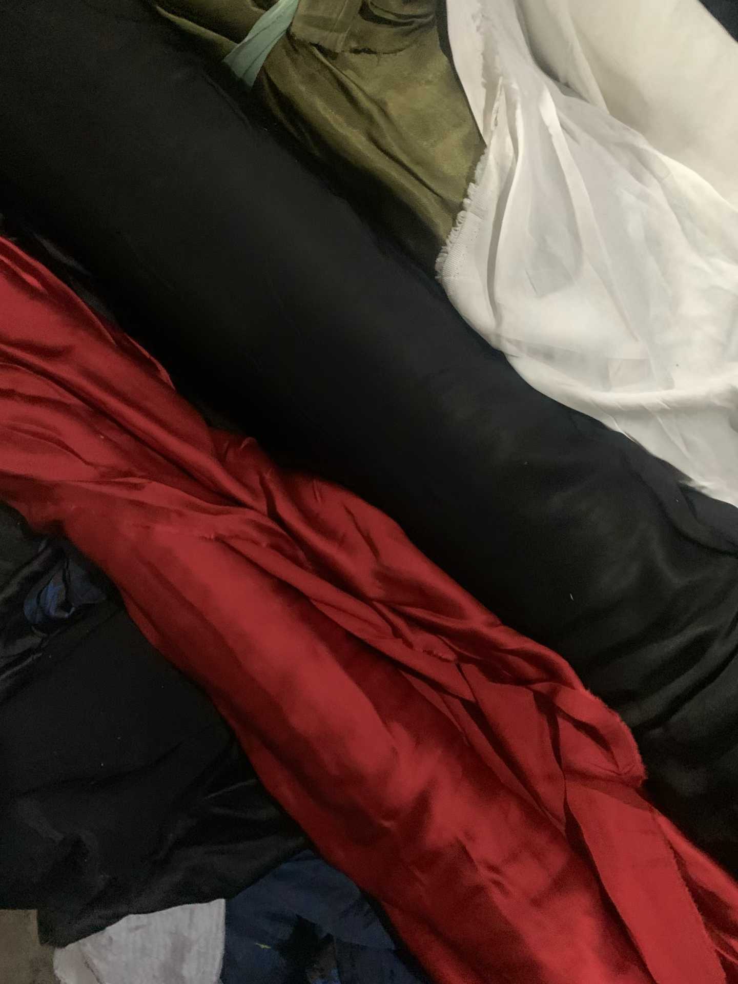 高品质清仓面料捆 | 150-200公斤光滑垂坠材料，适用于缝纫和服装制作