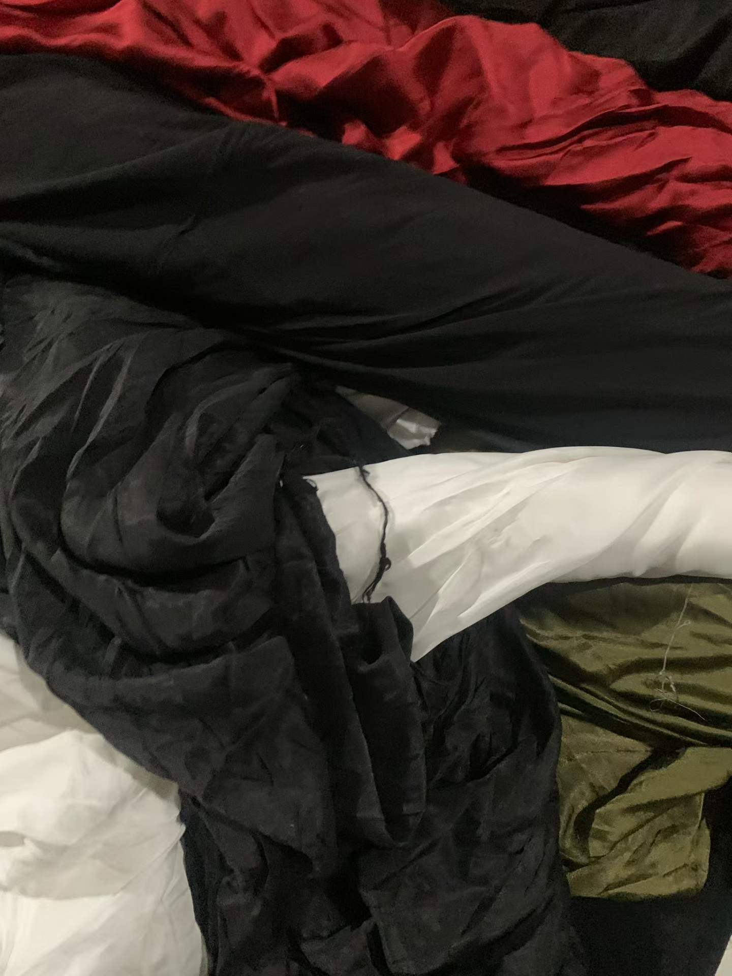 高品质清仓面料捆 | 150-200公斤光滑垂坠材料，适用于缝纫和服装制作