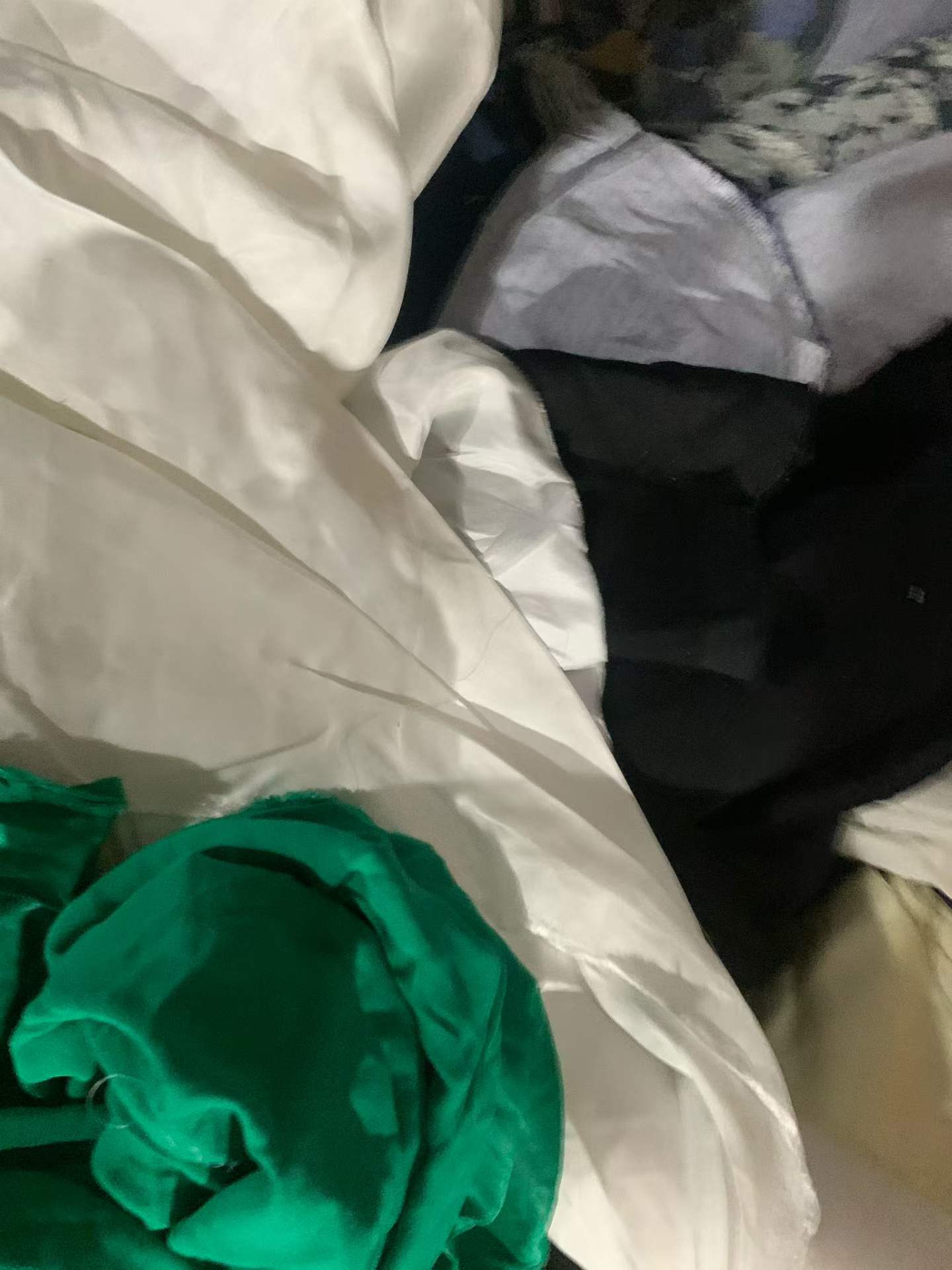 高品质清仓面料捆 | 150-200公斤光滑垂坠材料，适用于缝纫和服装制作