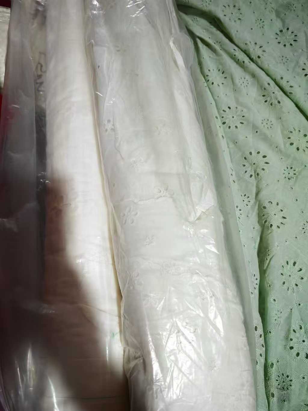 批发100%纯棉绣花面料 | 稀有白色刺绣纺织品