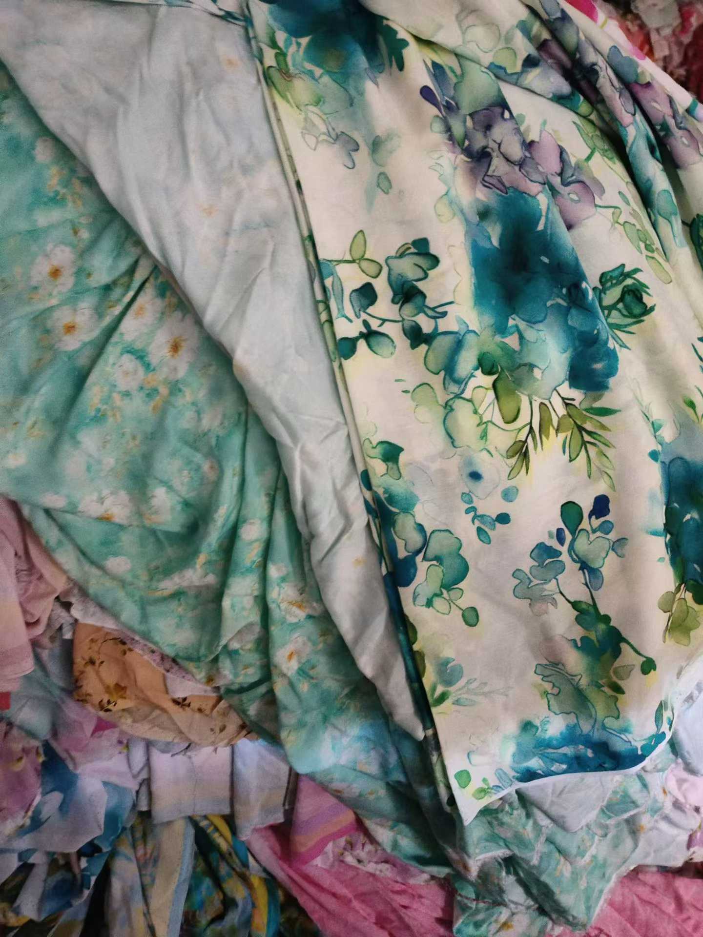 3068 Digital Printed Rayon Fabric Remnants | Large Piece Cotton Silk Floral Fabric