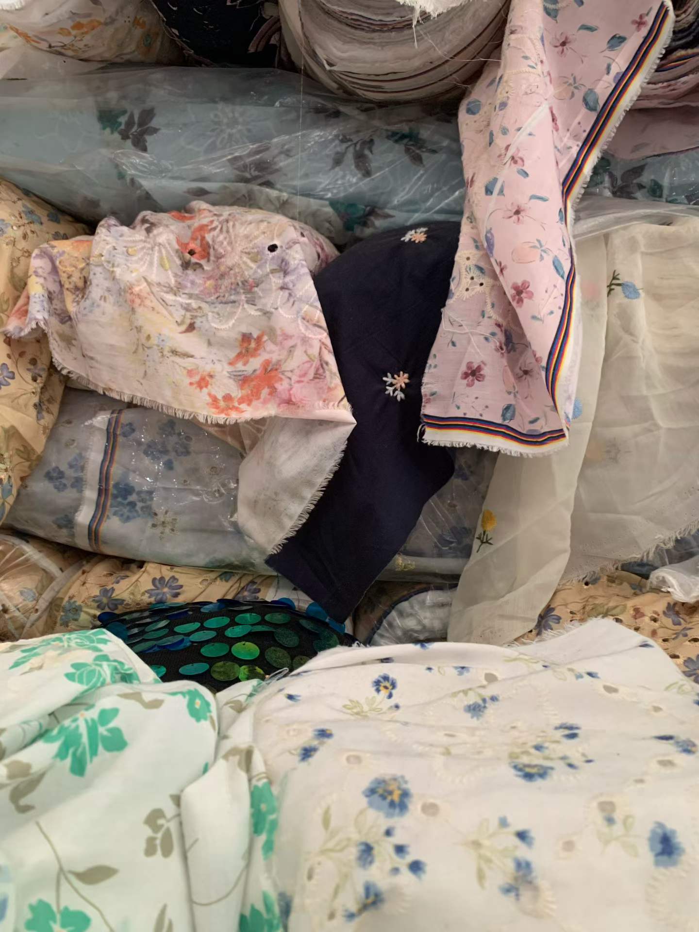 1000KG+ Tencel Cotton Embroidered Fabric - Floral Embroidery Fabric Rolls for Fashion & Hanfu