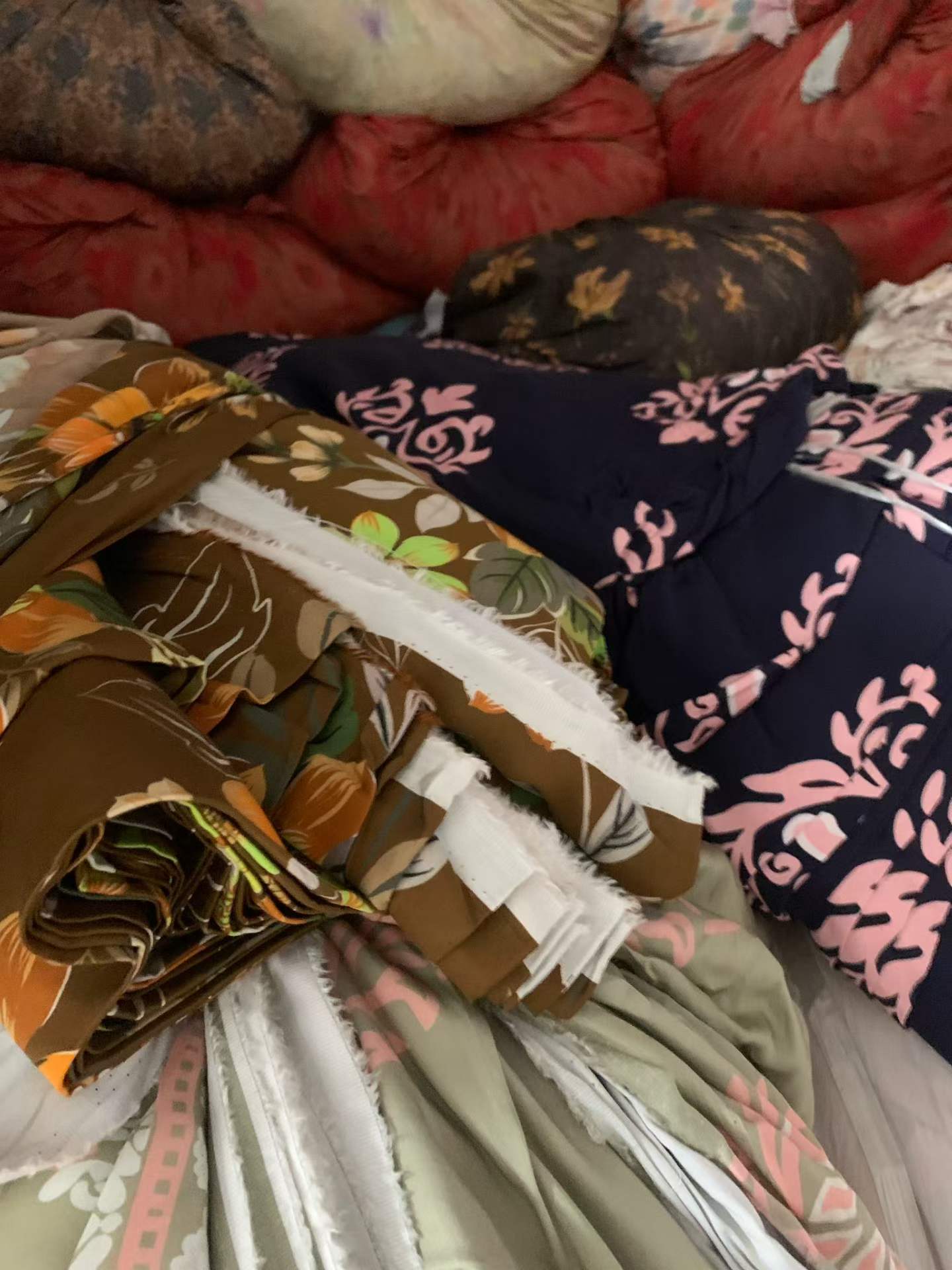 Wholesale Xiangyun Silk Fabric, Premium Aromatic Chinese Brocade Satin, Natural Scented Fabric for Qipao Cheongsam Dresses Blouses, Stock Remnants and Full Rolls Available for Bulk Buy