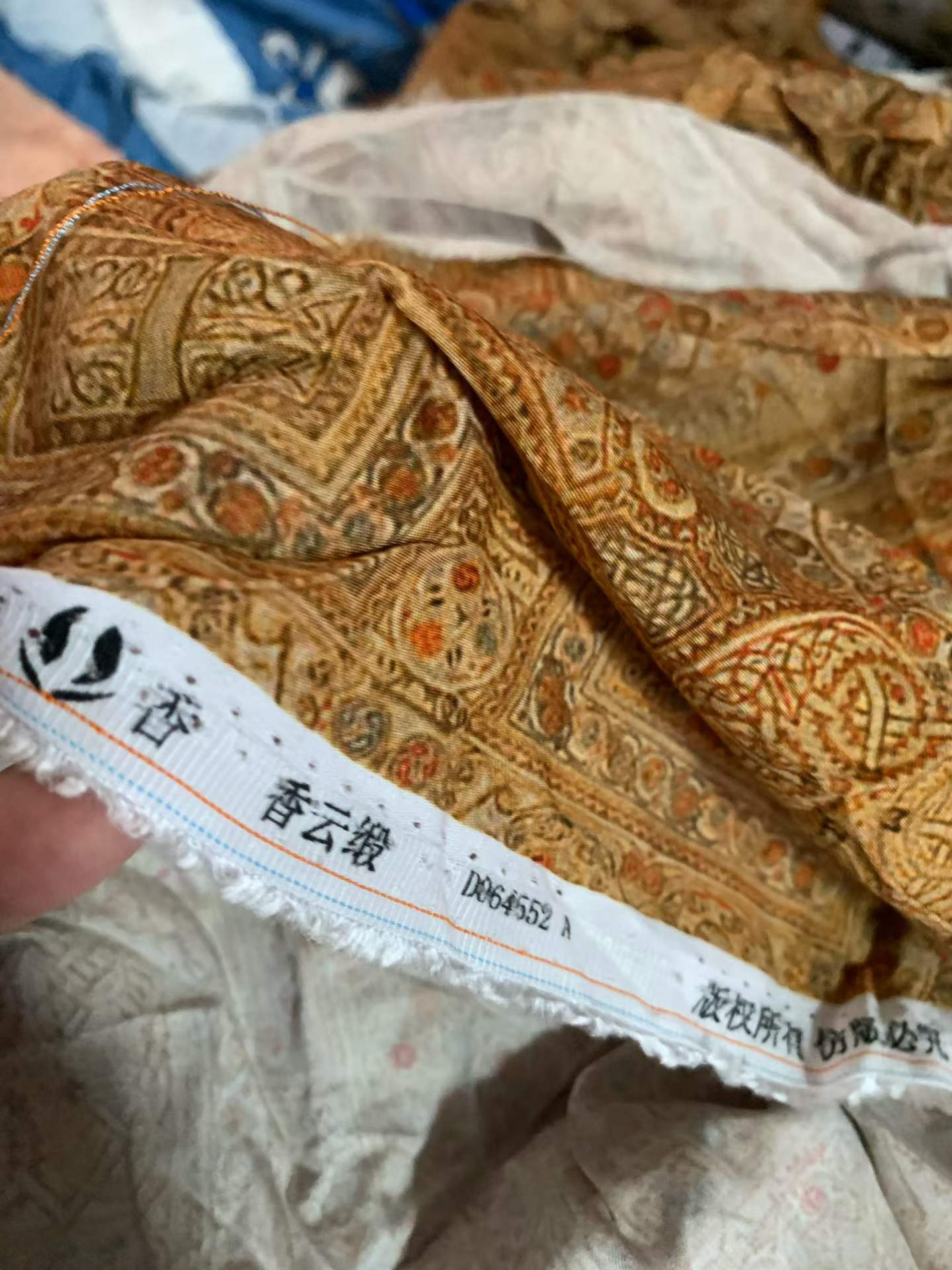 Premium All-Cotton Xiangyun Satin Fabric Remnants & Rolls | Fragrant Plant Fiber, Jacquard Floral Print, 80cm-200m Lengths, 500KG Scraps & 300KG Rolls for Qipao, Dresses, Blouses, Wholesale Apparel Fabric