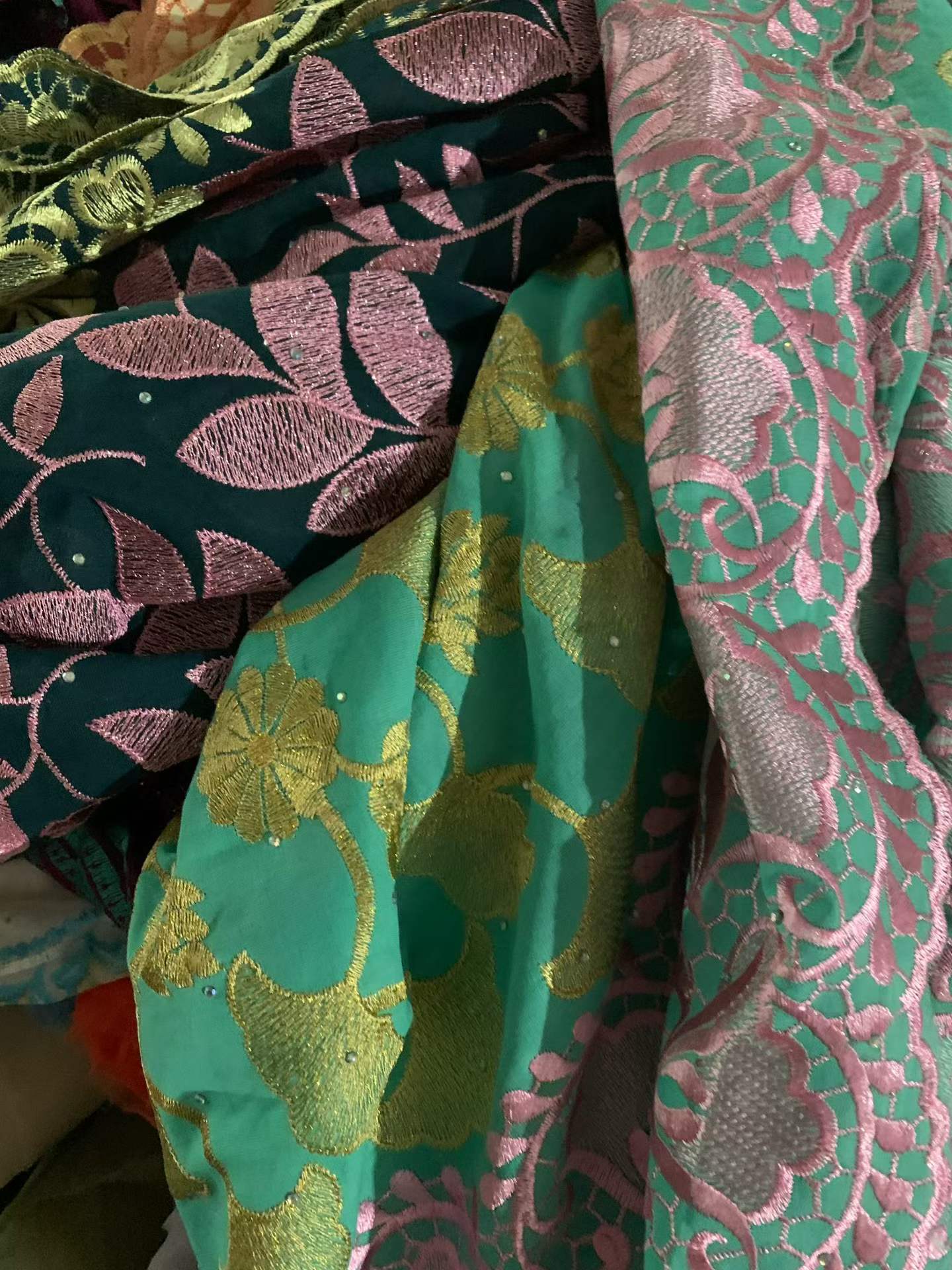 加厚凸纹刺绣棉布碎料 | 服装、工艺品和缝纫项目散装用