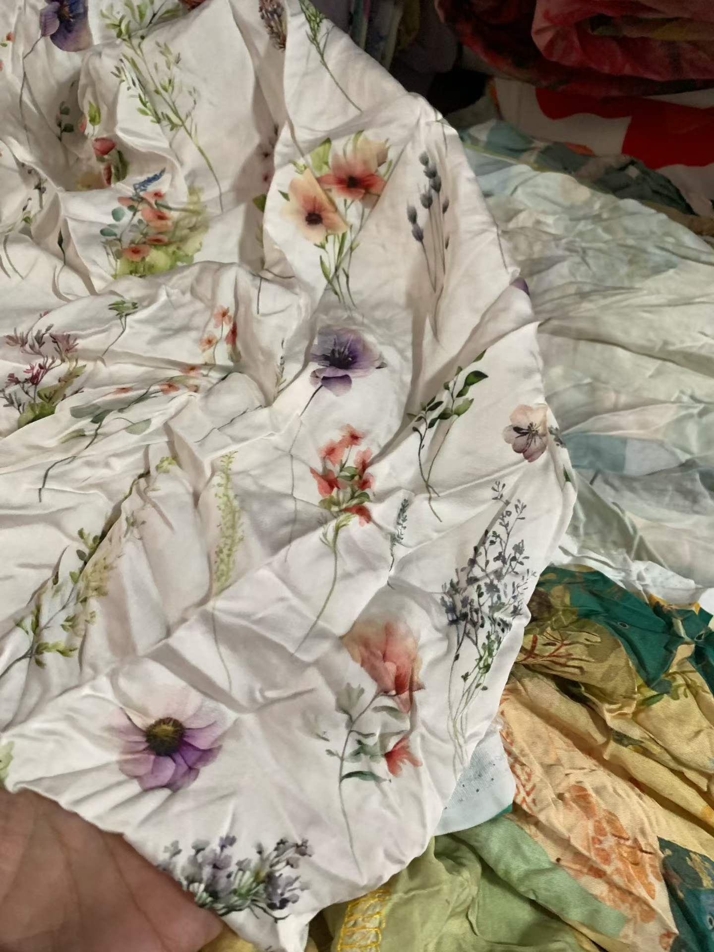 Premium All-Cotton Xiangyun Satin Fabric Remnants & Rolls | Fragrant Plant Fiber, Jacquard Floral Print, 80cm-200m Lengths, 500KG Scraps & 300KG Rolls for Qipao, Dresses, Blouses, Wholesale Apparel Fabric