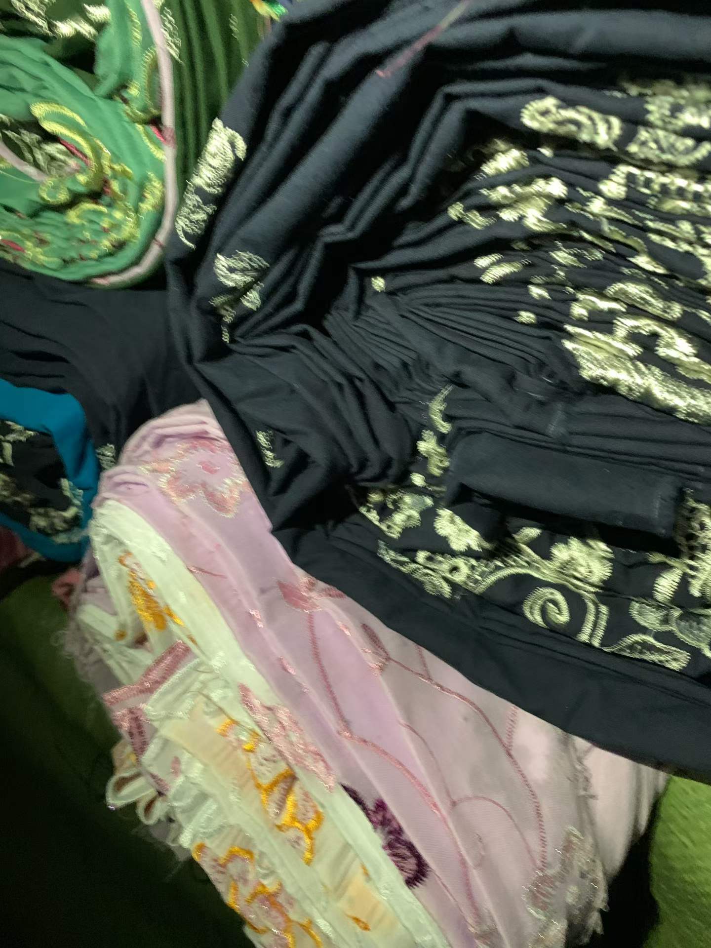 刺绣样品面料 | 雪纺和涤棉，适用于连衣裙、领口和工艺品