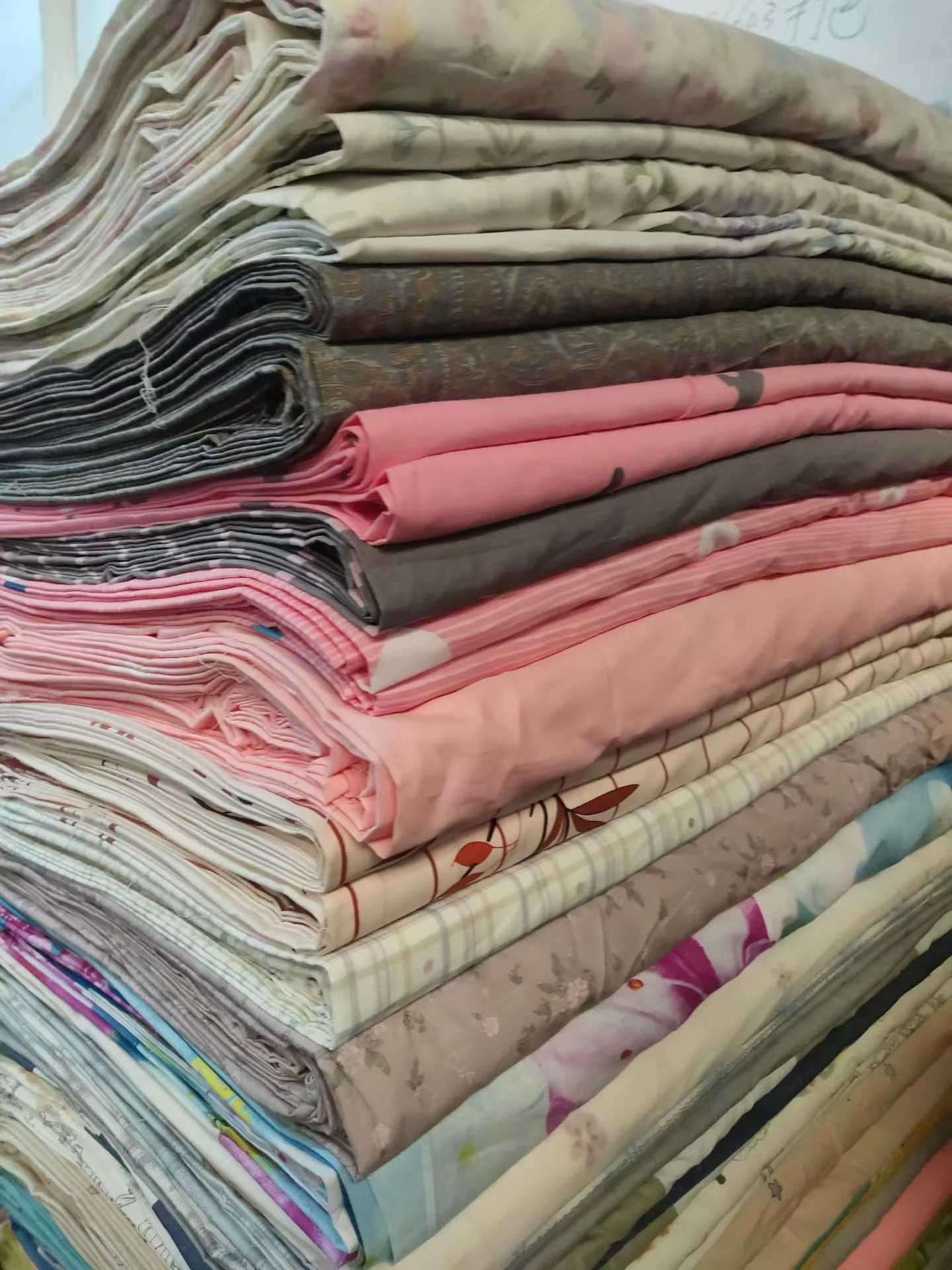 40s Twill Cotton Bedding Fabric Scraps | Bulk Sheets & Duvet Cover Material