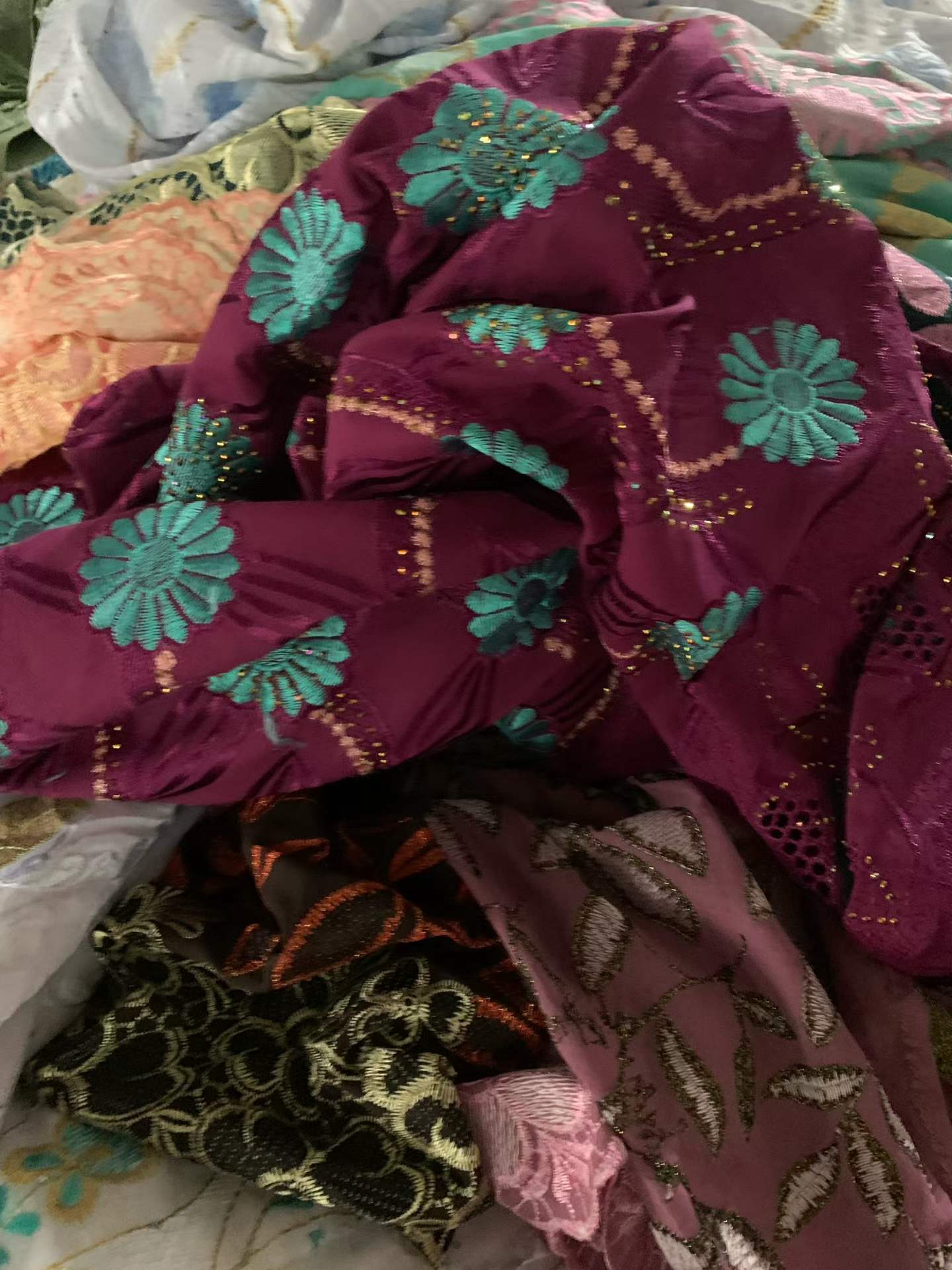 加厚凸纹刺绣棉布碎料 | 服装、工艺品和缝纫项目散装用
