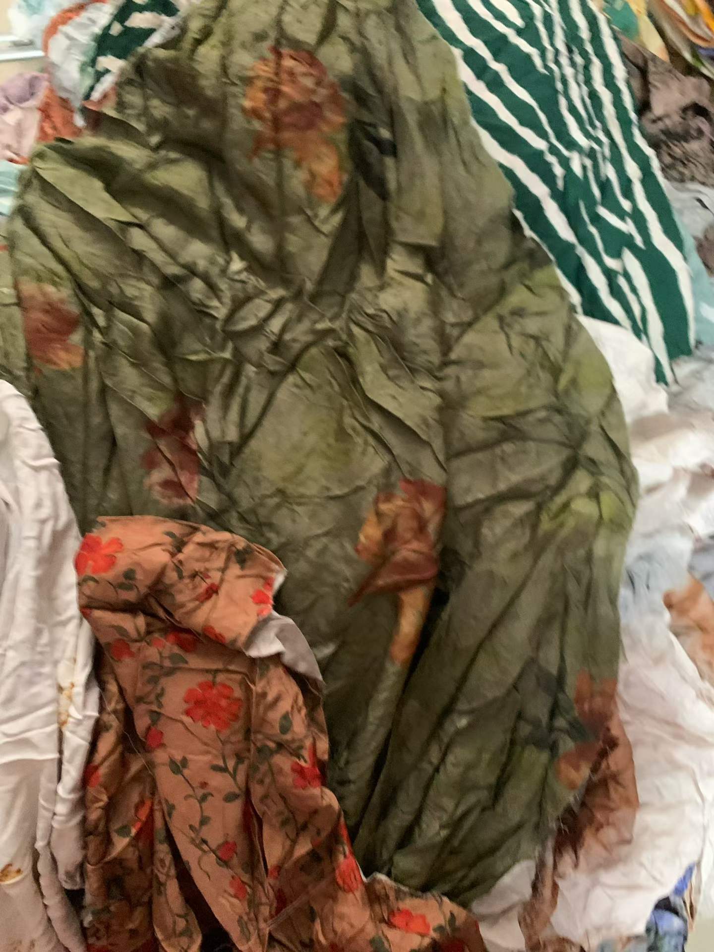 Premium All-Cotton Xiangyun Satin Fabric Remnants & Rolls | Fragrant Plant Fiber, Jacquard Floral Print, 80cm-200m Lengths, 500KG Scraps & 300KG Rolls for Qipao, Dresses, Blouses, Wholesale Apparel Fabric