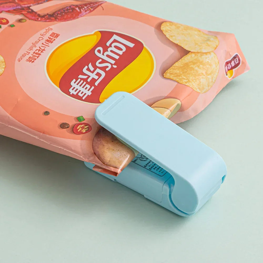 Plastic Bag Sealer Machine Storage Bags Sealing Machine Portable Packing Close Keeping Fresh Seal Food Snack Mini Kitchen Tools